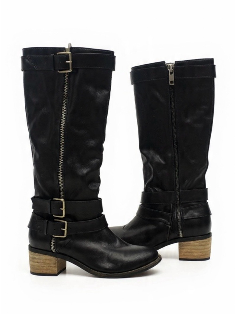 Boots black size 7 1/2 one buckle is flawed